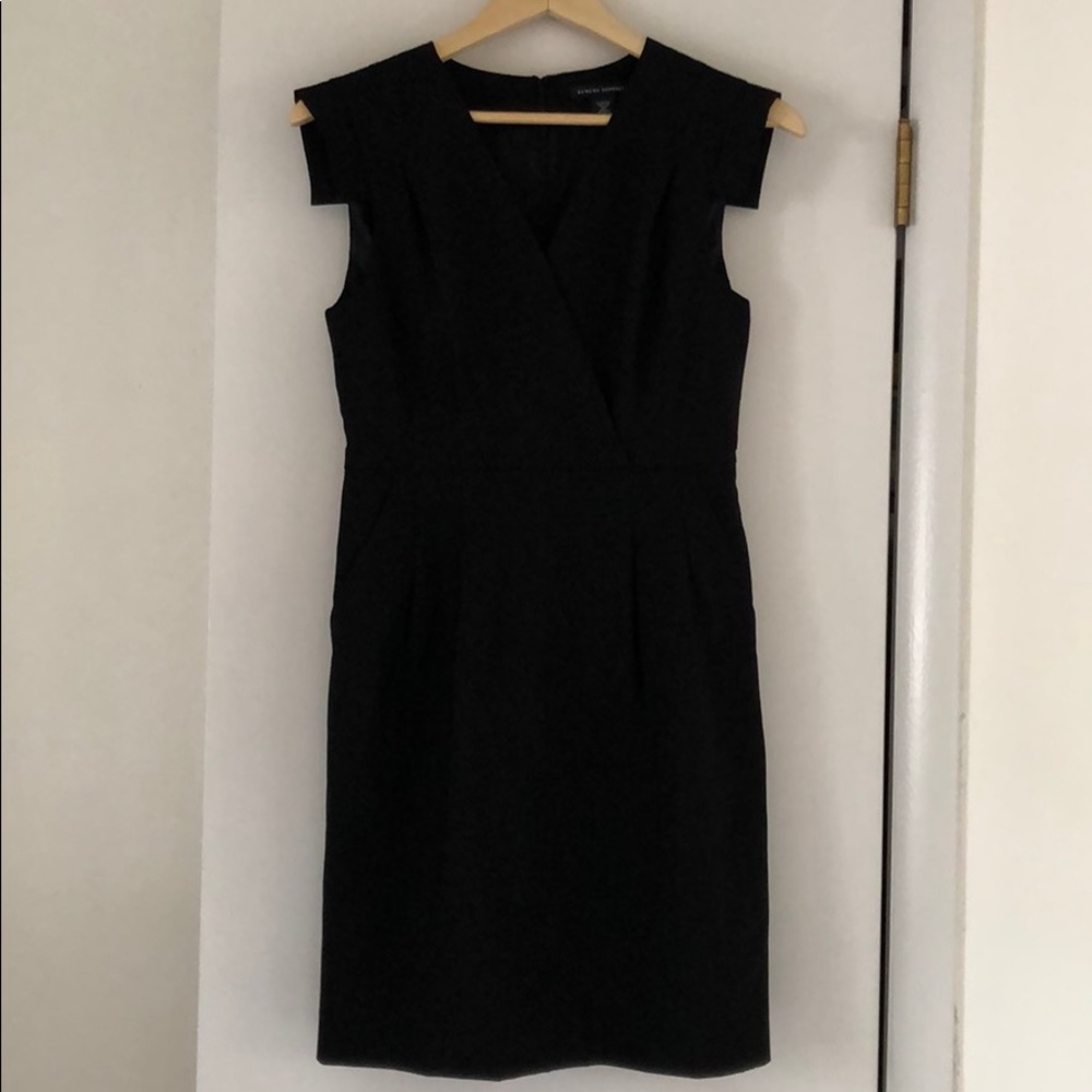 BR v-neck black dress with pockets - size 6P